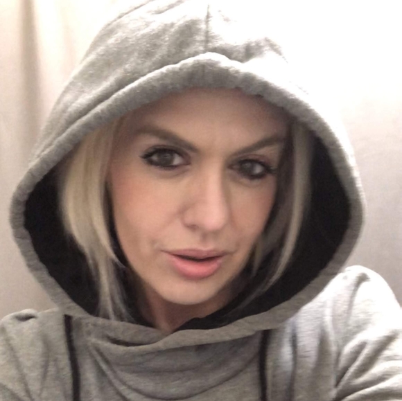 Meet your Posher, Lacey - Picture 2 of 6